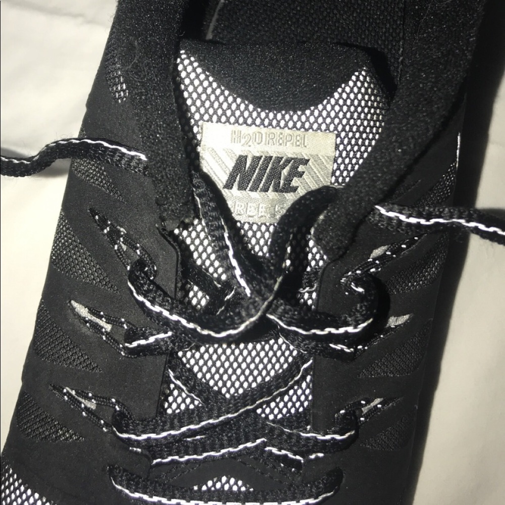 Nike H2O Repel Free 5.0 Athletic Shoes